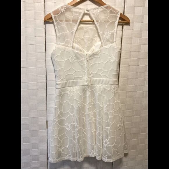 Camille La Vie white Dress - Picture 6 of 6